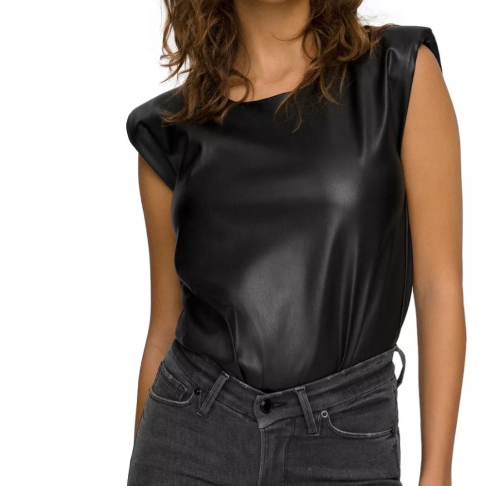 Good American

Strong Shoulder Faux Leather Bodysu